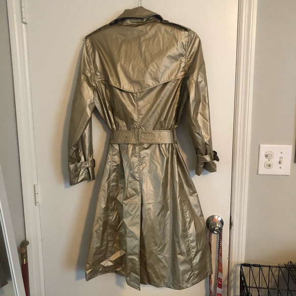 NWOT authentic Burberry trench coat - Picture 4 of 9
